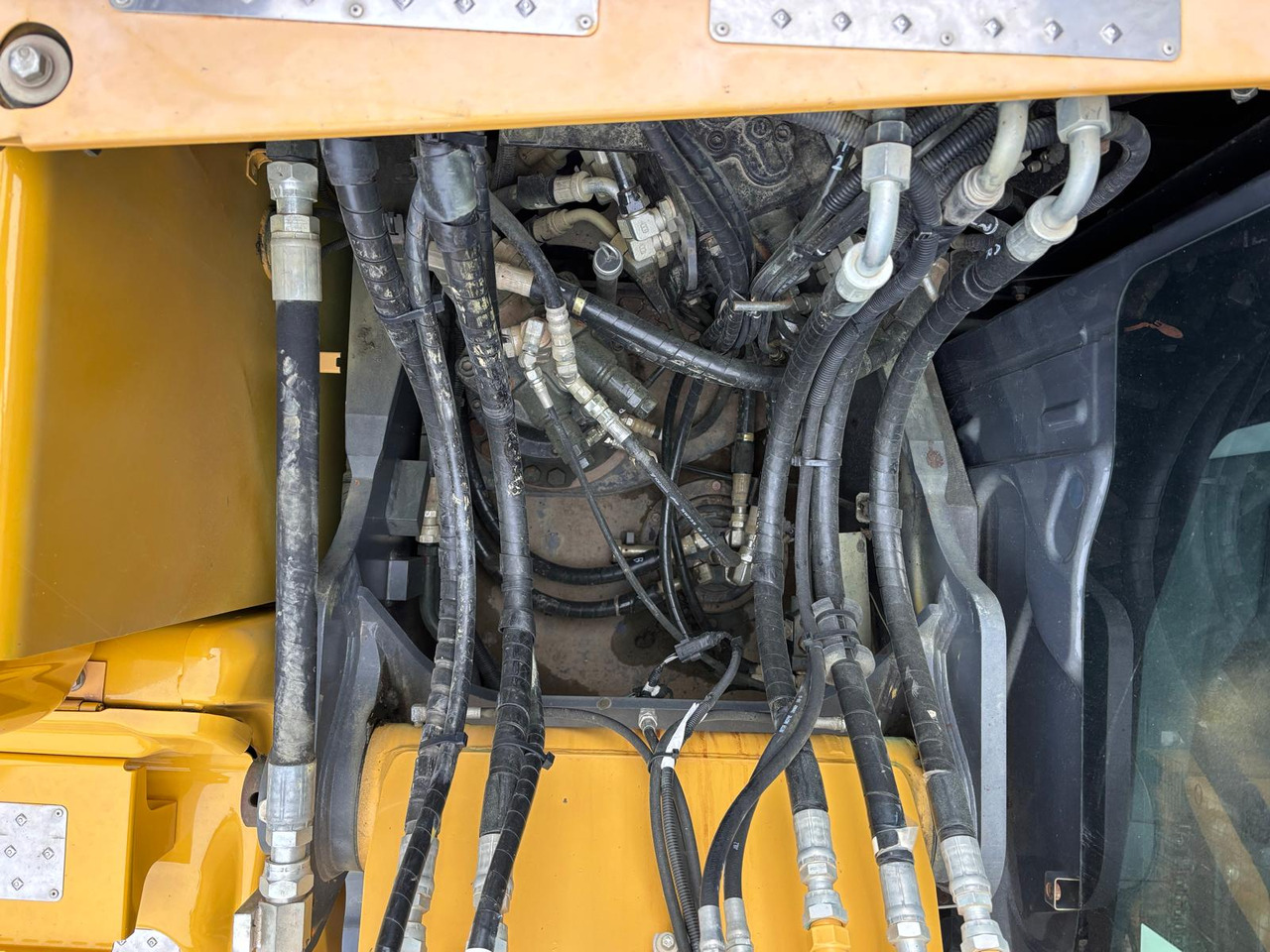 حفار زحاف Kobelco SK130LC-11: صورة 17 حفار زحاف Kobelco SK130LC-11: صورة 17