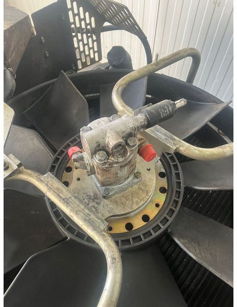 Liebherr A904 Li/A904C Li/R904/R904C - مبرد المحرك: صورة 2 Liebherr A904 Li/A904C Li/R904/R904C - مبرد المحرك: صورة 2