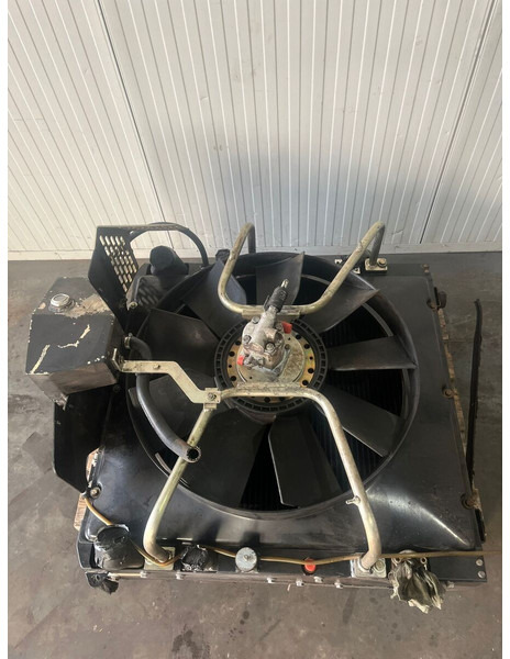 Liebherr A904 Li/A904C Li/R904/R904C - مبرد المحرك: صورة 1 Liebherr A904 Li/A904C Li/R904/R904C - مبرد المحرك: صورة 1