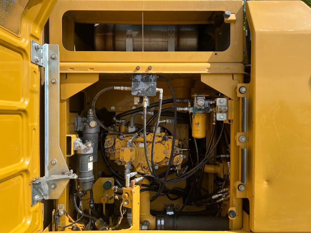 حفار زحاف CAT 323 E: صورة 38