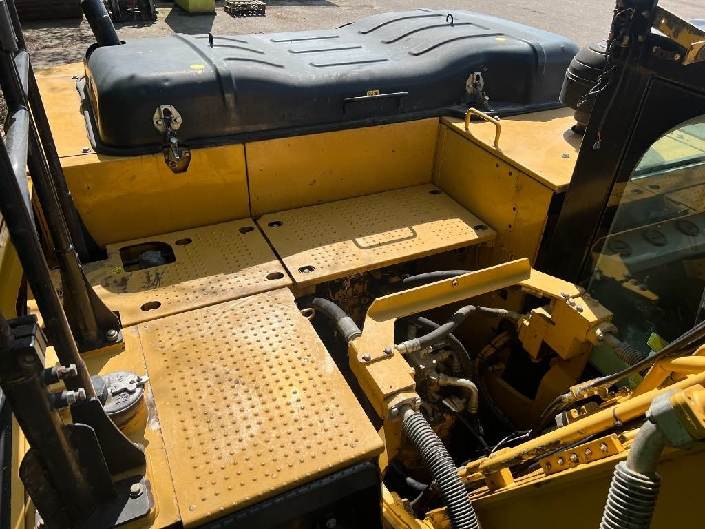 حفار زحاف CAT 323 E: صورة 24