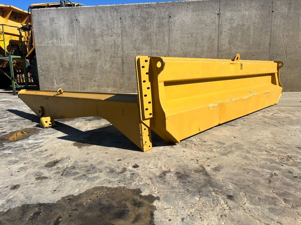 CAT TAILGATE CAT 735 - صنوق قلاب: صورة 1 CAT TAILGATE CAT 735 - صنوق قلاب: صورة 1