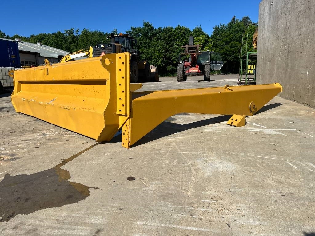 CAT TAILGATE CAT 735 - رافعة هيدروليك خلفية: صورة 3 CAT TAILGATE CAT 735 - رافعة هيدروليك خلفية: صورة 3