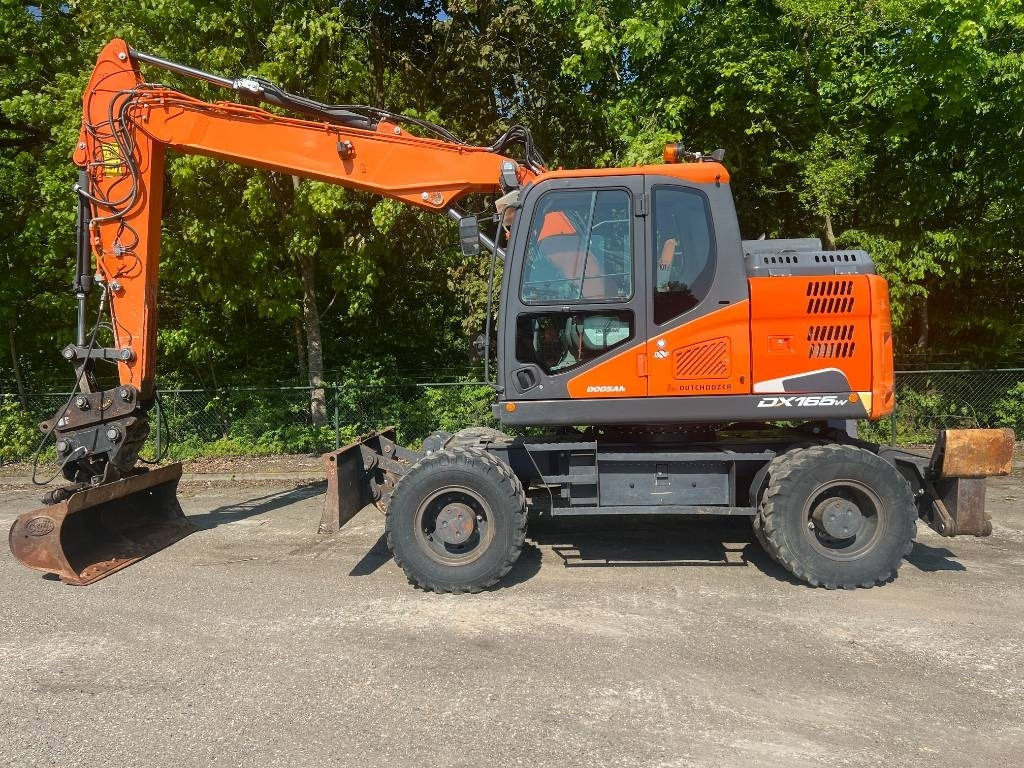 Doosan DX 165 W-5 - حفارة دولاب: صورة 2 Doosan DX 165 W-5 - حفارة دولاب: صورة 2