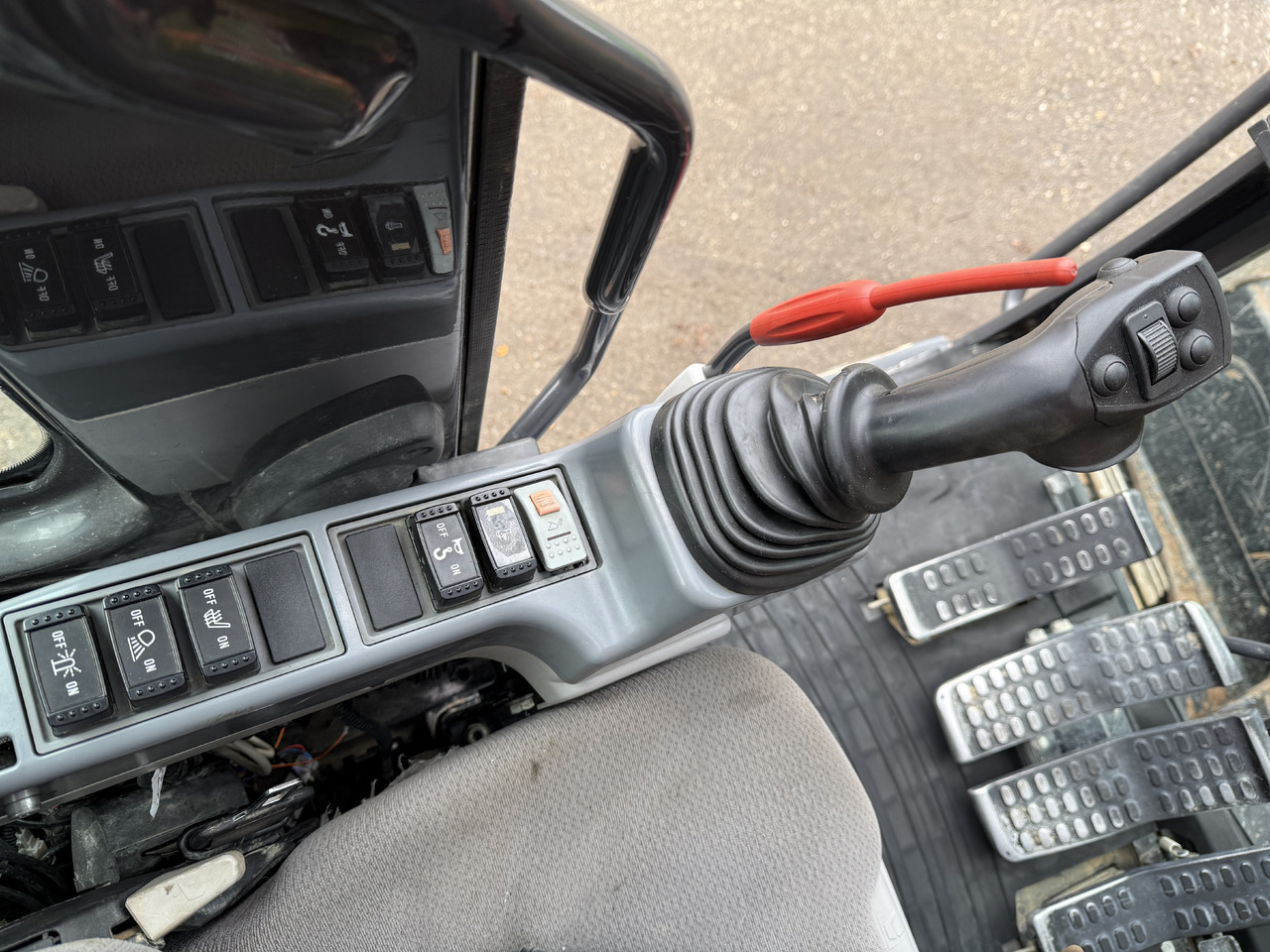 حفار زحاف Hitachi ZX225USLC-6: صورة 15