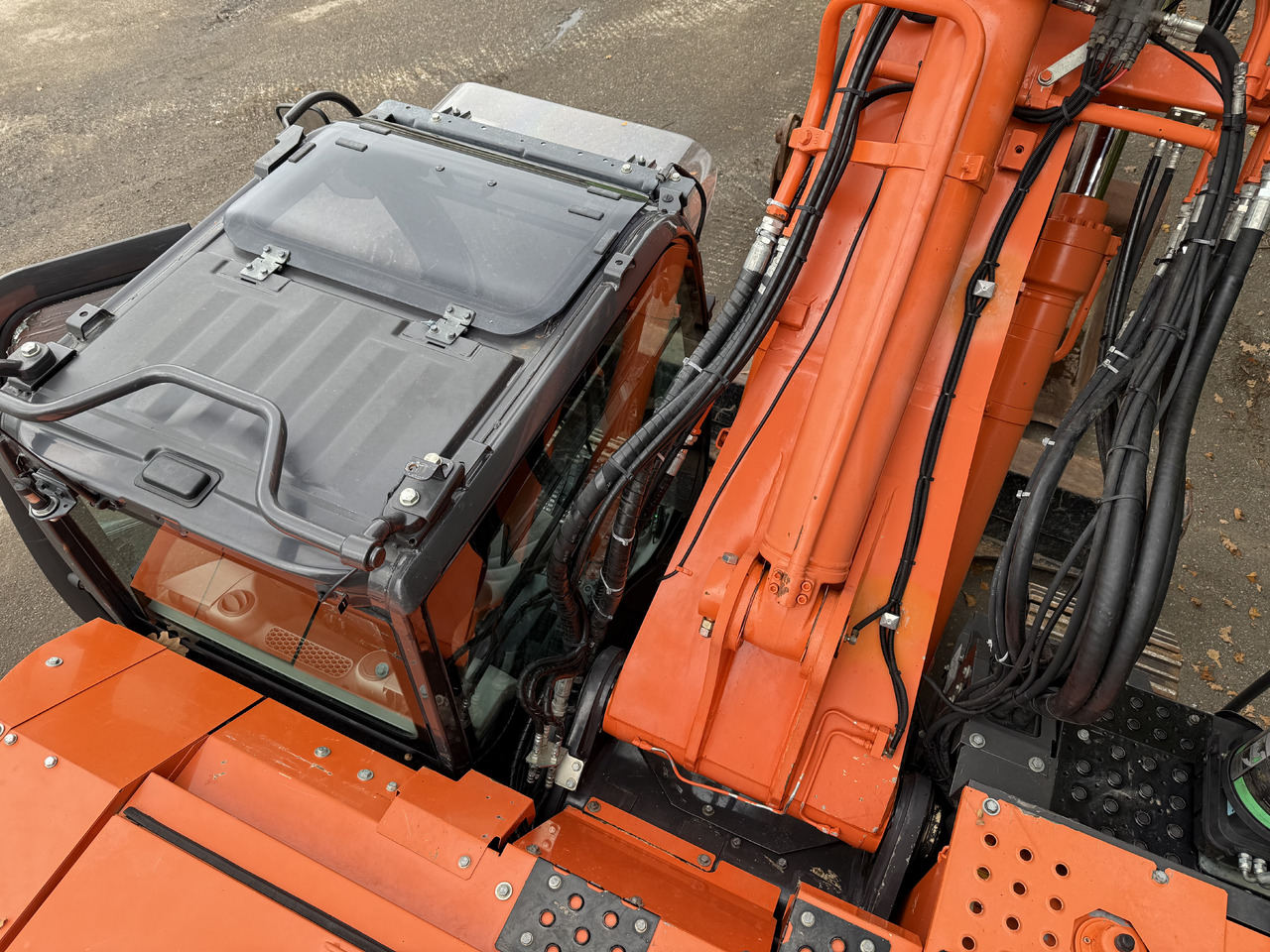 حفار زحاف Hitachi ZX225USLC-6: صورة 24