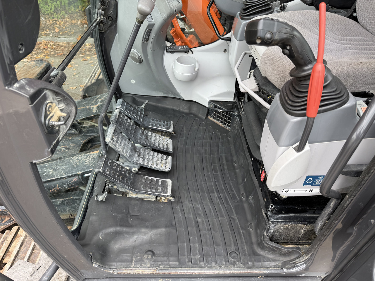 حفار زحاف Hitachi ZX225USLC-6: صورة 10