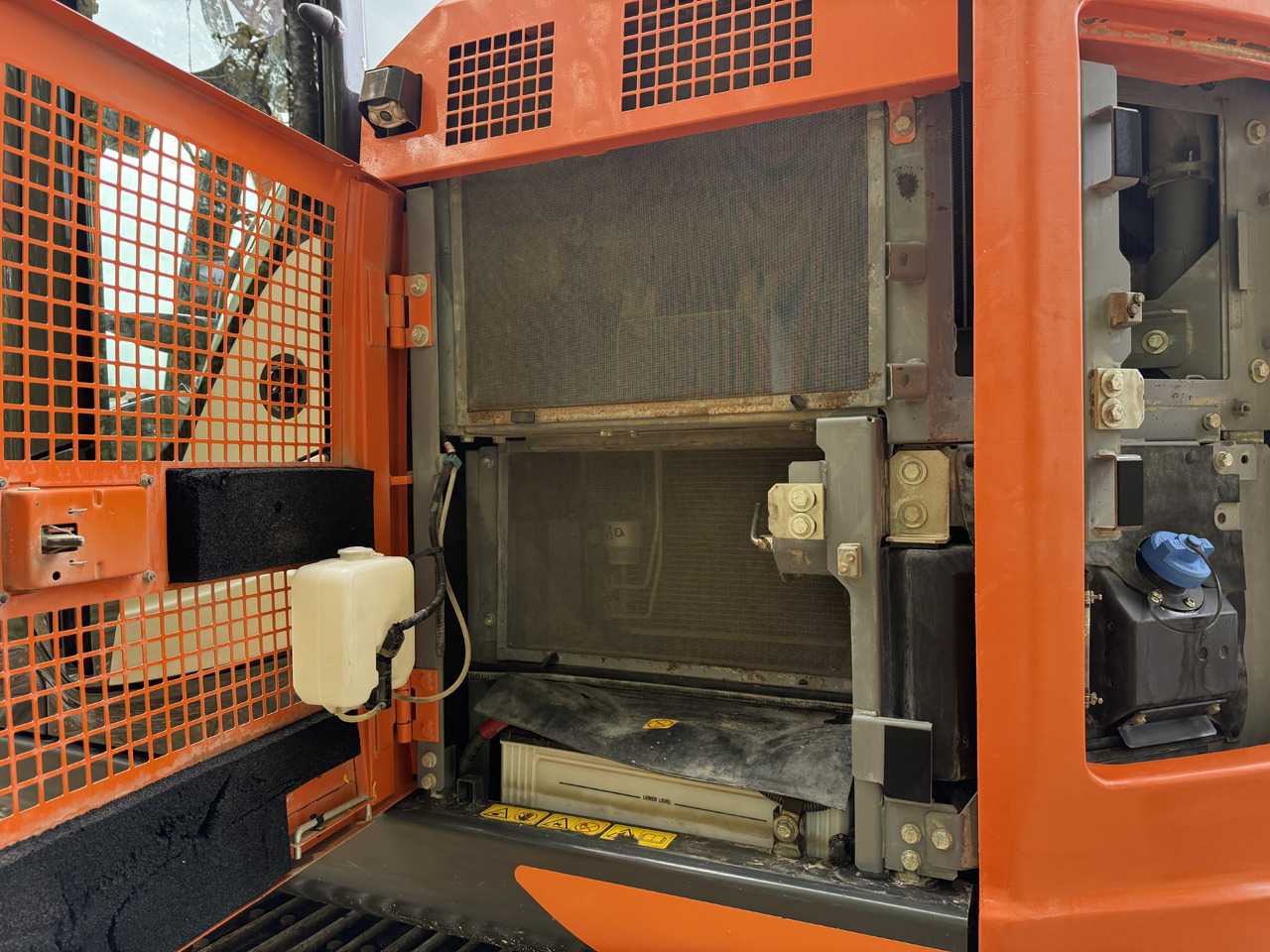 حفار زحاف Hitachi ZX225USLC-6: صورة 43