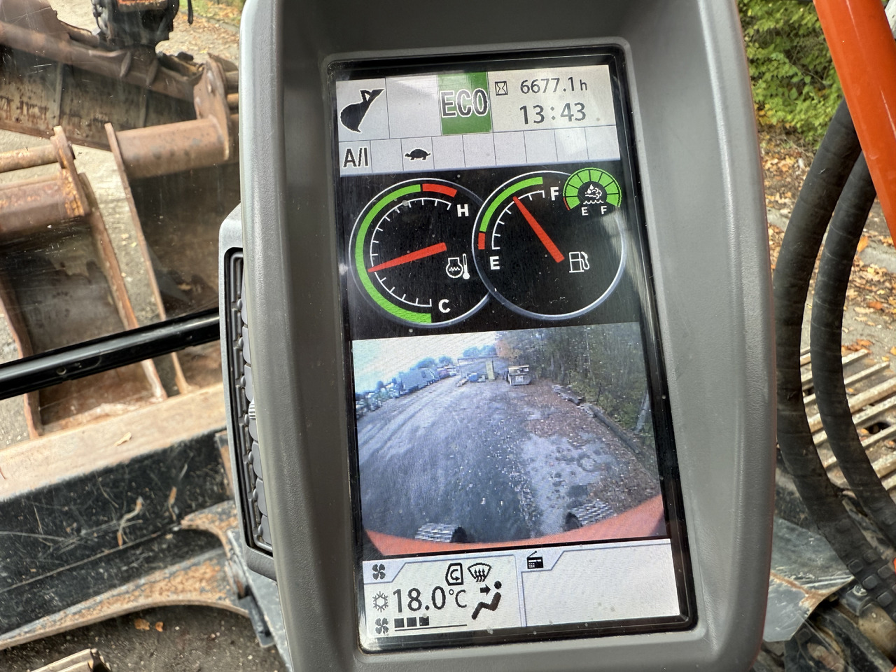 حفار زحاف Hitachi ZX225USLC-6: صورة 11