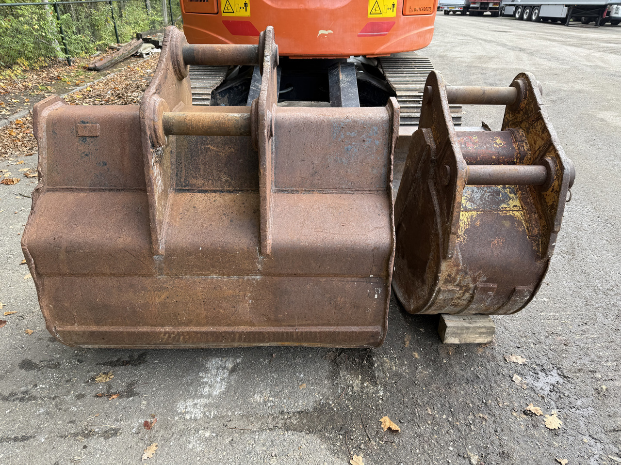 حفار زحاف Hitachi ZX225USLC-6: صورة 19