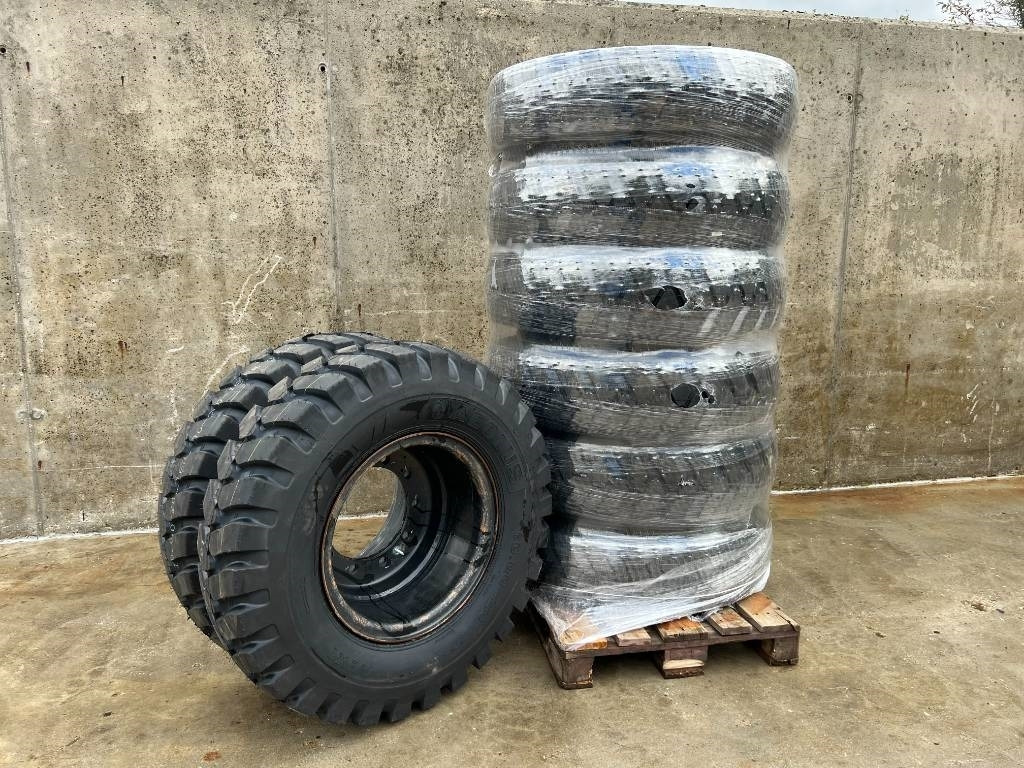 Kuhmo 1000 X 20 16PR tyres fitted on rim NEW - إطارات - آلات البناء: صورة 1 Kuhmo 1000 X 20 16PR tyres fitted on rim NEW - إطارات - آلات البناء: صورة 1