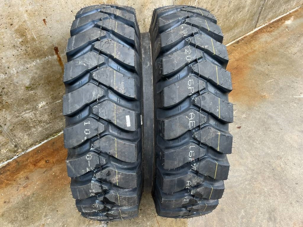 Kuhmo 1000 X 20 16PR tyres fitted on rim NEW - إطارات - آلات البناء: صورة 4 Kuhmo 1000 X 20 16PR tyres fitted on rim NEW - إطارات - آلات البناء: صورة 4