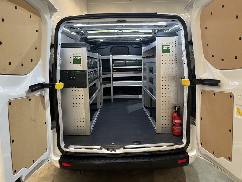 Ford Transit Custom 300 2.0 TDCI L2H1 Trend / Servicebus / Bott Inrichting / Euro 6 / Airco / CarPlay / Camera / Navigatie / 3-Zits - فان المدمجة: صورة 4 Ford Transit Custom 300 2.0 TDCI L2H1 Trend / Servicebus / Bott Inrichting / Euro 6 / Airco / CarPlay / Camera / Navigatie / 3-Zits - فان المدمجة: صورة 4