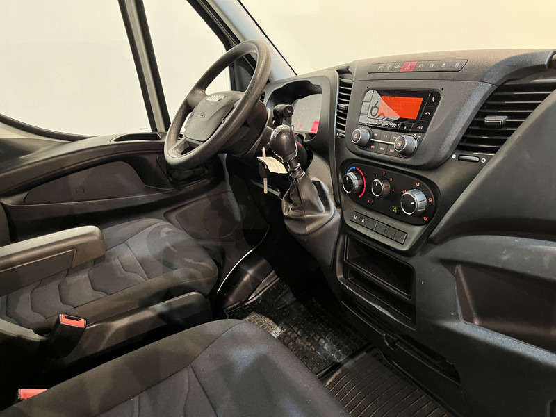 Iveco Daily 35S18 3.0 410 Open Laadbak / Hiab 022-2 Duo kraan / Euro 6 / Airco / Trekhaak 3500 KG / Cruise Control / 3-Zits / 52.750 KM !! - شاحنة مفتوحة: صورة 3 Iveco Daily 35S18 3.0 410 Open Laadbak / Hiab 022-2 Duo kraan / Euro 6 / Airco / Trekhaak 3500 KG / Cruise Control / 3-Zits / 52.750 KM !! - شاحنة مفتوحة: صورة 3