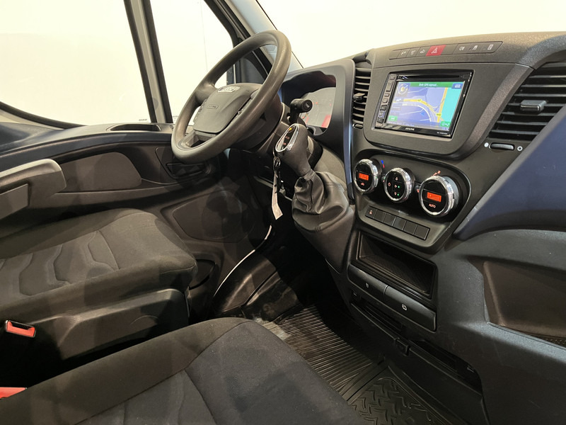 Iveco Daily 35S18D 3.0 375 Automaat Open Laadbak / Hiab Kraan / Euro 6 / Trekhaak 3500 KG / Airco / Camera / Navigatie / 3-Zits / 67.000 KM !! - شاحنة مفتوحة: صورة 3 Iveco Daily 35S18D 3.0 375 Automaat Open Laadbak / Hiab Kraan / Euro 6 / Trekhaak 3500 KG / Airco / Camera / Navigatie / 3-Zits / 67.000 KM !! - شاحنة مفتوحة: صورة 3