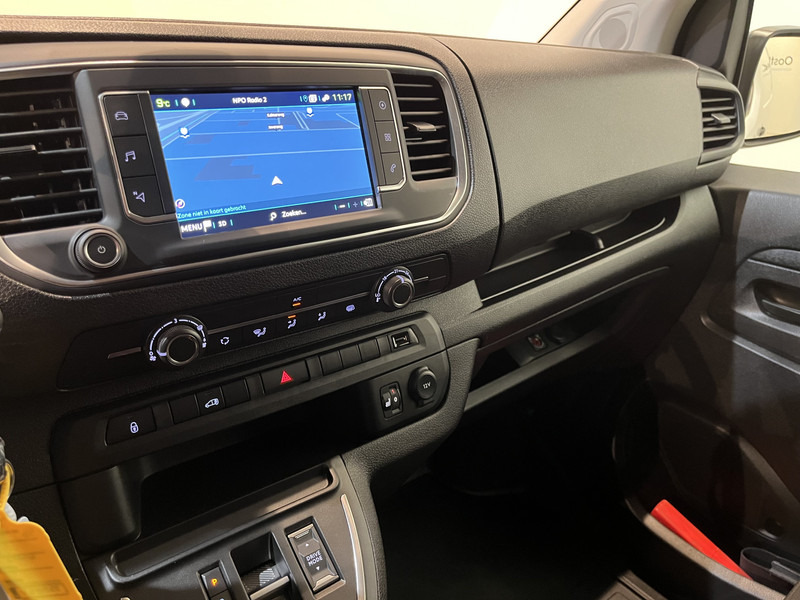 Peugeot e-Expert EV L2 75 kWh Servicebus / Inrichting / 100% Elektrisch / Airco / 220V. / Trekhaak / Camera / Cruise Control / Navigatie / CarPlay / 3-Zits / 1.900 KM !! Peugeot e-Expert EV L2 75 kWh Servicebus / Inrichting / 100% Elektrisch / Airco / 220V. / Trekhaak / Camera / Cruise Control / Navigatie / CarPlay / 3-Zits / 1.900 KM !!: صورة 6