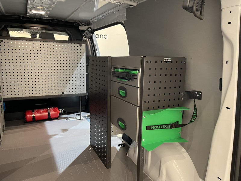 Peugeot e-Expert EV L2 75 kWh Servicebus / Inrichting / 100% Elektrisch / Airco / 220V. / Trekhaak / Camera / Cruise Control / Navigatie / CarPlay / 3-Zits / 1.900 KM !! Peugeot e-Expert EV L2 75 kWh Servicebus / Inrichting / 100% Elektrisch / Airco / 220V. / Trekhaak / Camera / Cruise Control / Navigatie / CarPlay / 3-Zits / 1.900 KM !!: صورة 12
