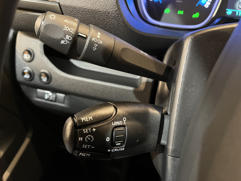 Peugeot e-Expert EV L2 75 kWh Servicebus / Inrichting / 100% Elektrisch / Airco / 220V. / Trekhaak / Camera / Cruise Control / Navigatie / CarPlay / 3-Zits / 1.900 KM !! Peugeot e-Expert EV L2 75 kWh Servicebus / Inrichting / 100% Elektrisch / Airco / 220V. / Trekhaak / Camera / Cruise Control / Navigatie / CarPlay / 3-Zits / 1.900 KM !!: صورة 15