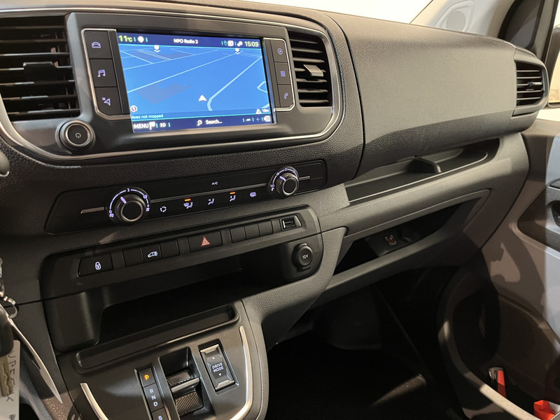 Peugeot e-Expert L2 Premium 75 kWh Servicebus / Van den Born Inrichting / 100% Elektrisch / Airco / Camera / Cruise Control / Navigatie / CarPlay / 12.400 KM !! Peugeot e-Expert L2 Premium 75 kWh Servicebus / Van den Born Inrichting / 100% Elektrisch / Airco / Camera / Cruise Control / Navigatie / CarPlay / 12.400 KM !!: صورة 5