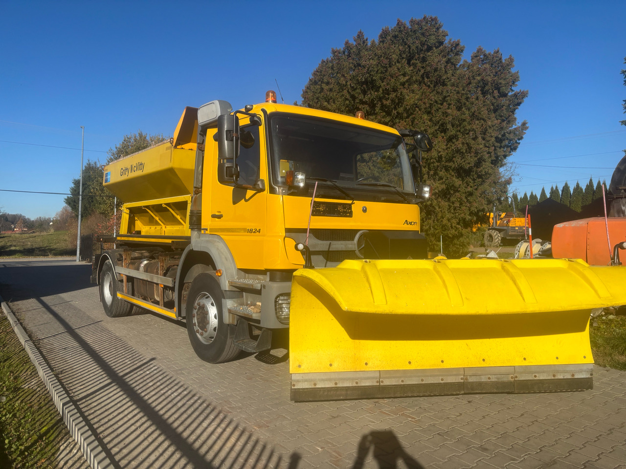 Mercedes AXOR 1824 4x2 Spreader/Gritter/Plough - جرافة ثلج: صورة 1 Mercedes AXOR 1824 4x2 Spreader/Gritter/Plough - جرافة ثلج: صورة 1