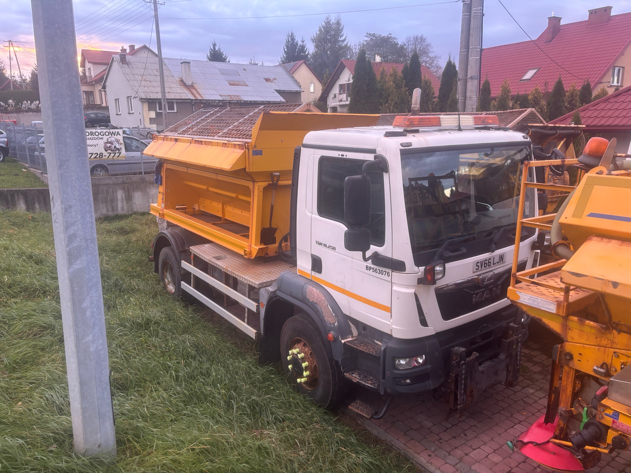 جرافة ثلج Mercedes AXOR 1824 4x2 Spreader/Gritter/Plough: صورة 21