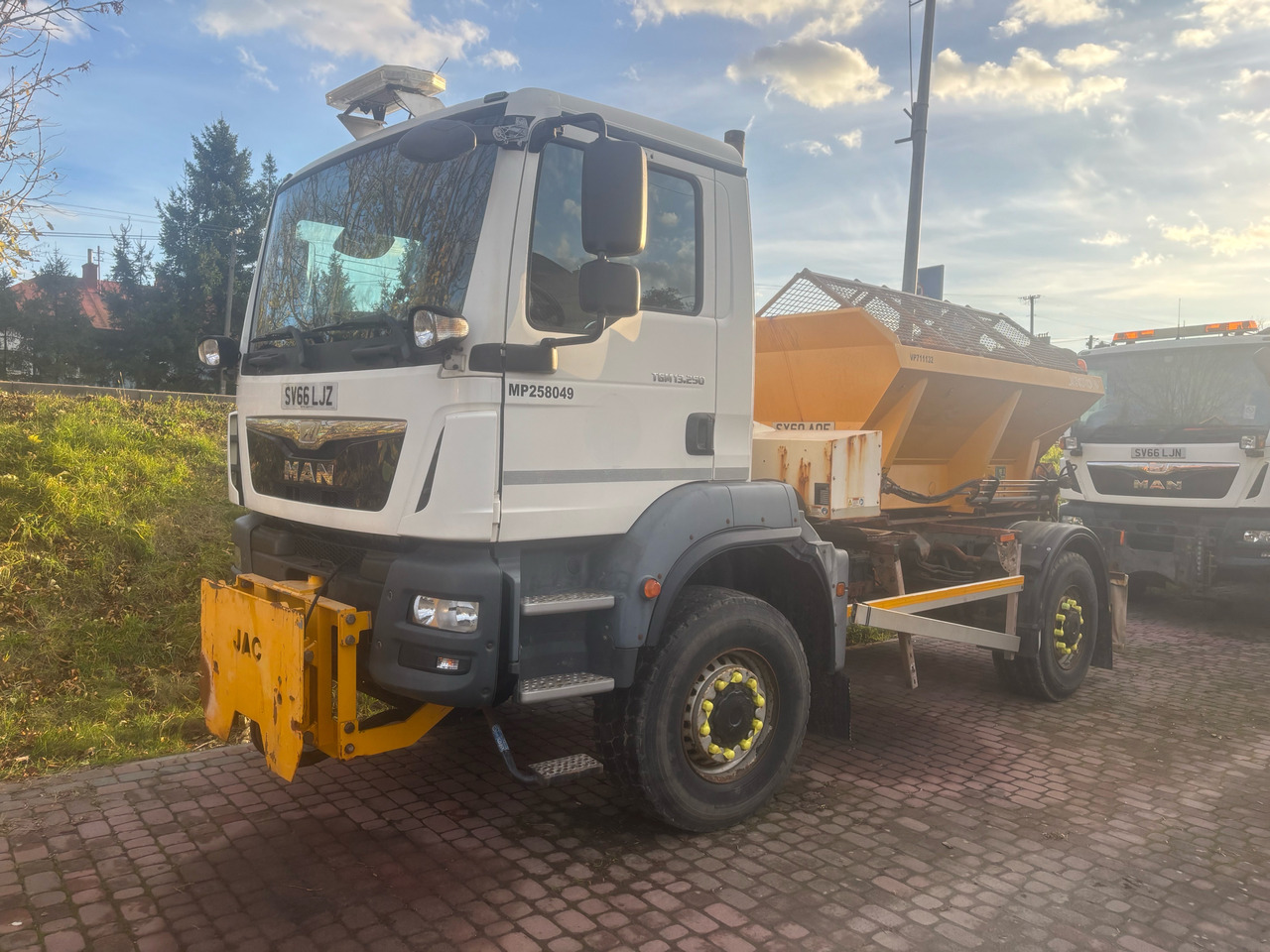 جرافة ثلج Mercedes AXOR 1824 4x2 Spreader/Gritter/Plough: صورة 19