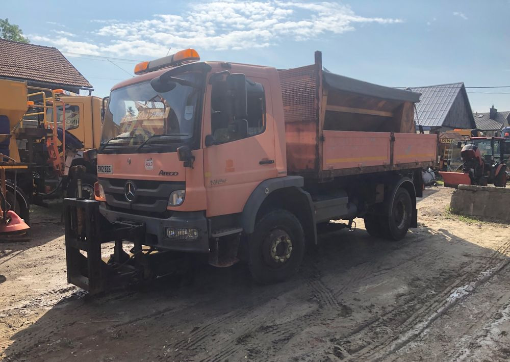 Mercedes-Benz Atego 1324 4x4 wywrotka piaskarka solarka - شاحنة قلاب: صورة 1 Mercedes-Benz Atego 1324 4x4 wywrotka piaskarka solarka - شاحنة قلاب: صورة 1