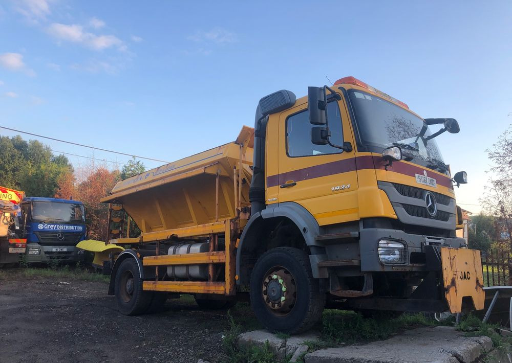 جرافة ثلج Mercedes-Benz Axor 1824 4x4 piaskarka solarka econ pług 2011 e5: صورة 17