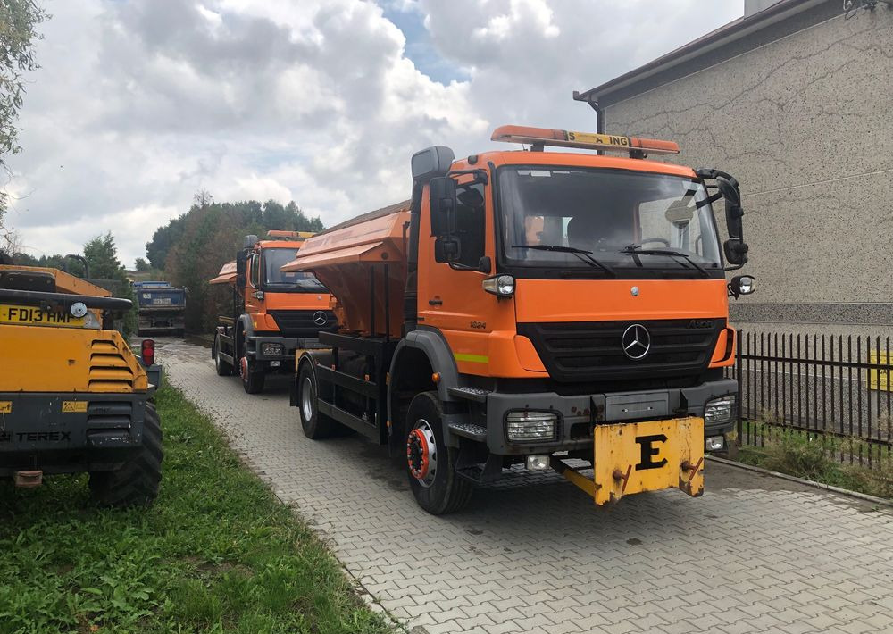 جرافة ثلج Mercedes-Benz Axor 1824 4x4 piaskarka solarka econ pług 2011 e5: صورة 15