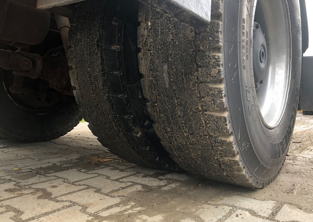 جرافة ثلج Mercedes-Benz Axor 1824 4x4 piaskarka solarka econ pług 2011 e5: صورة 7