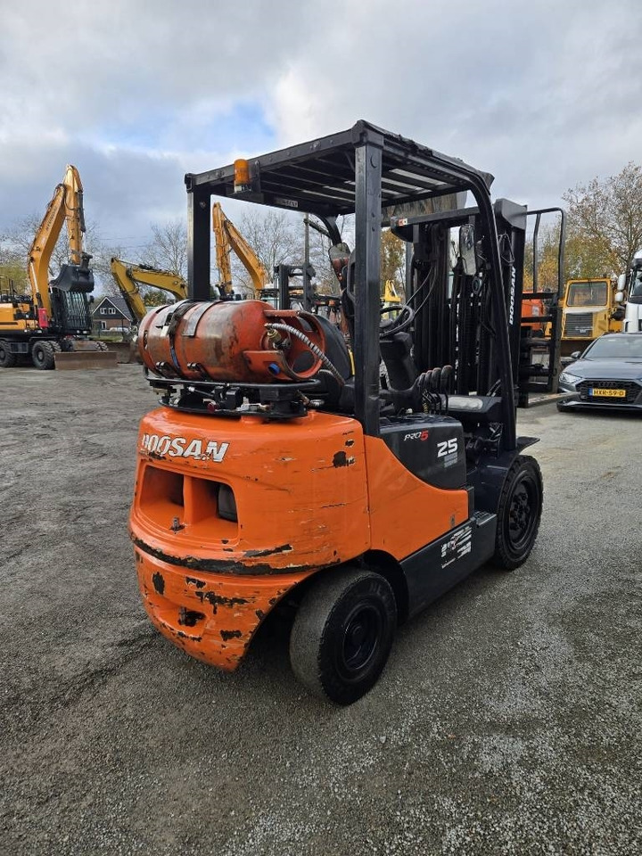 Doosan G 25 E-5 - رافعة شوكية تعمل بالغاز: صورة 4 Doosan G 25 E-5 - رافعة شوكية تعمل بالغاز: صورة 4