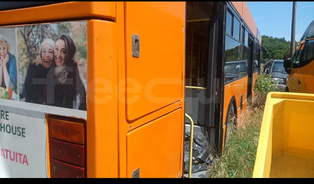 BredaMenarinibus M 240/E3 NU - حافلة المدينة: صورة 4 BredaMenarinibus M 240/E3 NU - حافلة المدينة: صورة 4