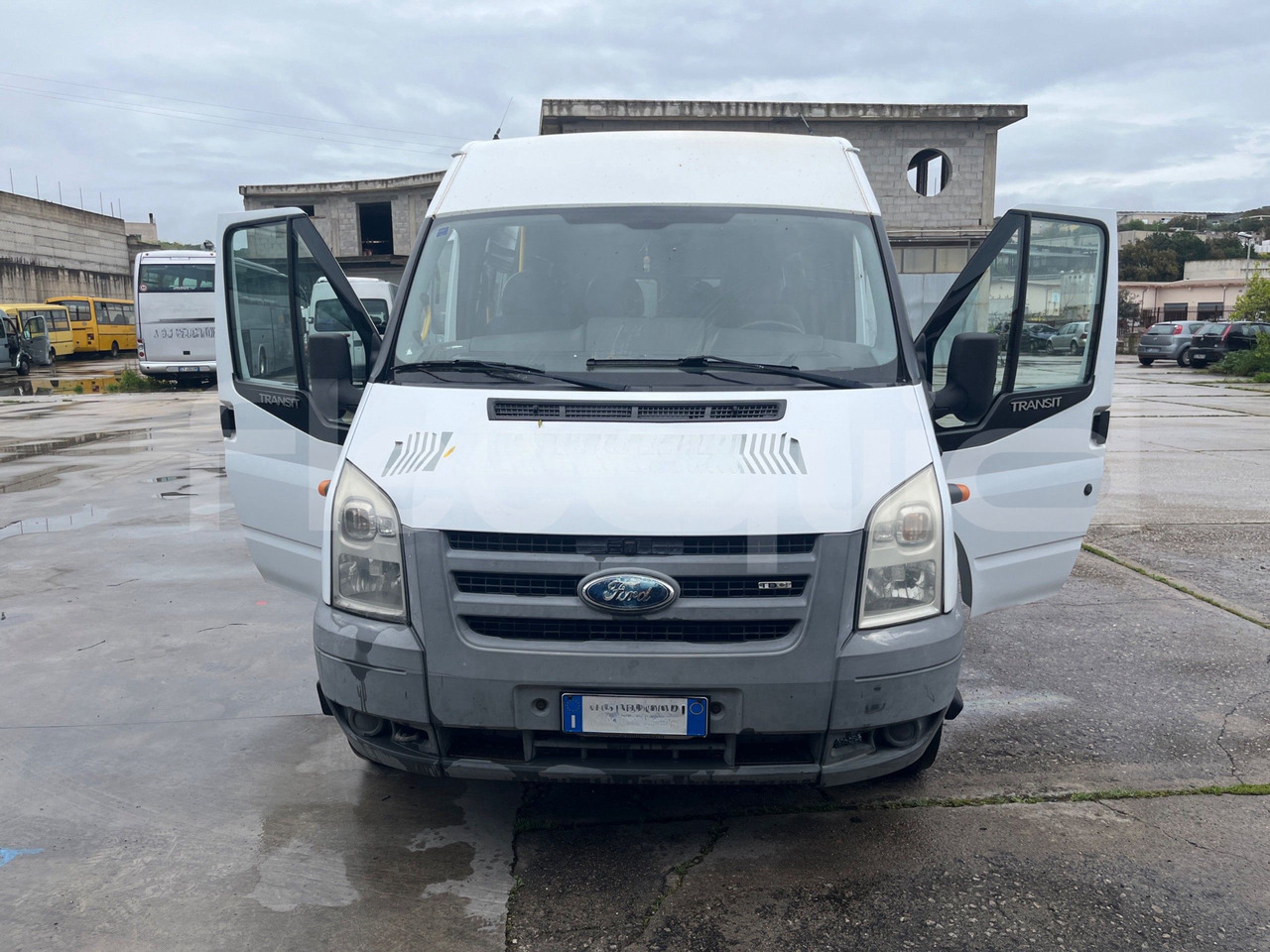 Ford Transit - حافلة صغيرة, ميكروباص: صورة 2 Ford Transit - حافلة صغيرة, ميكروباص: صورة 2