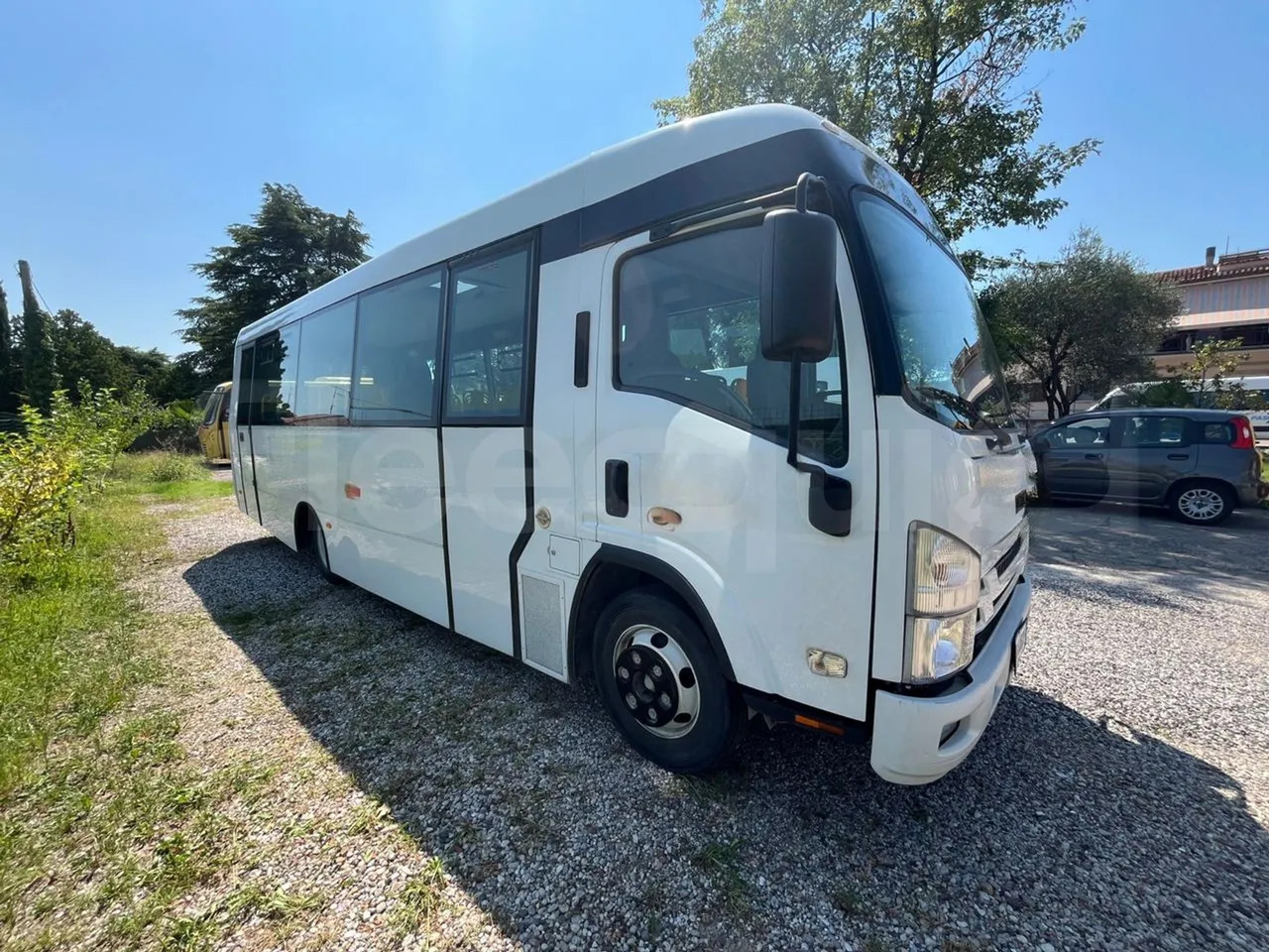 مركبة كوتش ISUZU P65: صورة 1