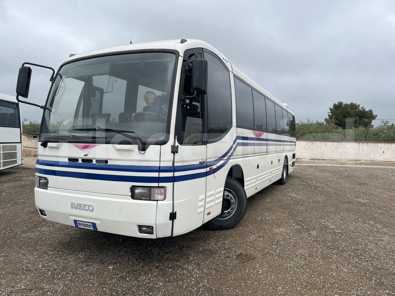 Iveco 380 - مركبة كوتش: صورة 4 Iveco 380 - مركبة كوتش: صورة 4