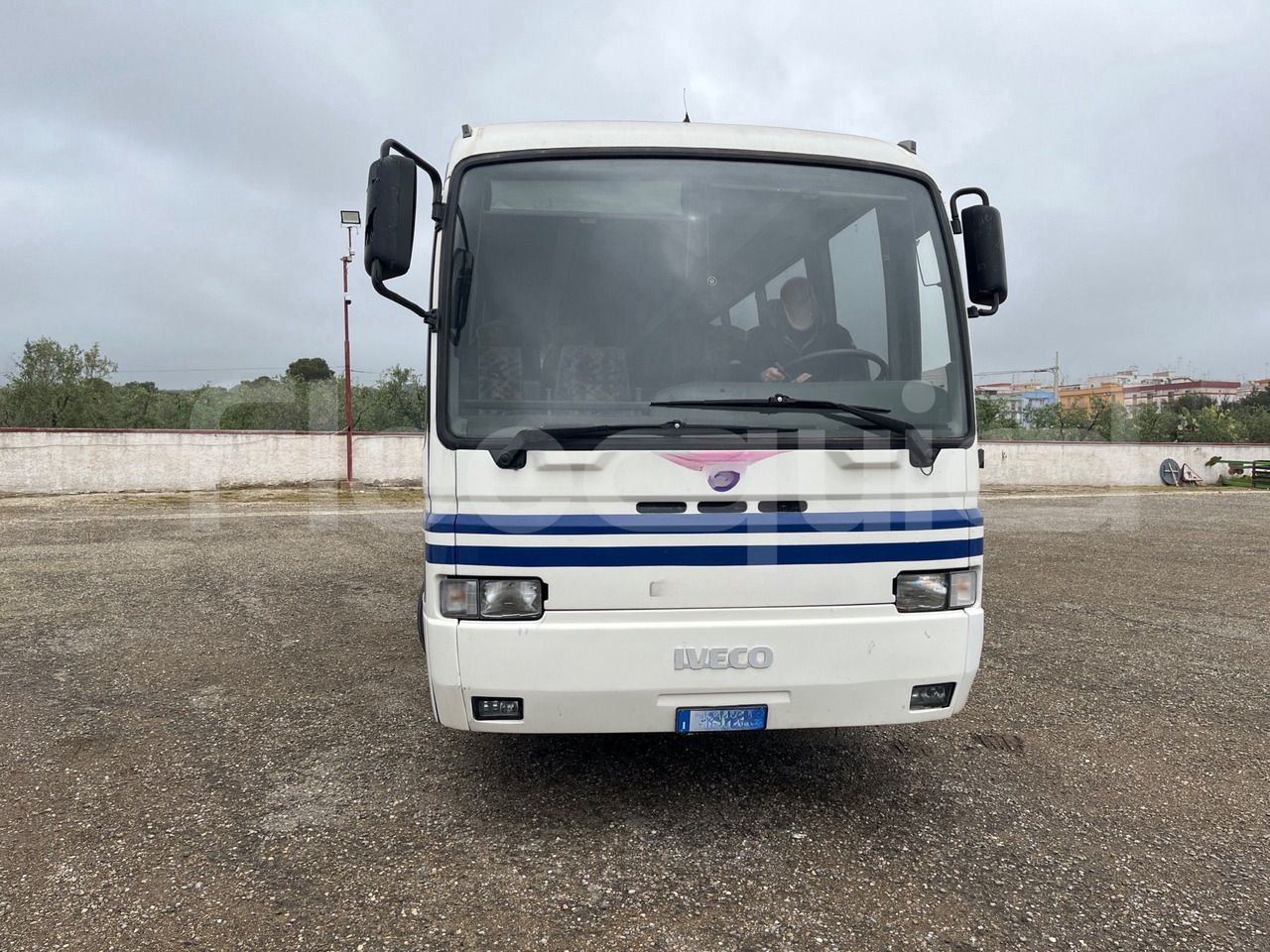 Iveco 380 - مركبة كوتش: صورة 2 Iveco 380 - مركبة كوتش: صورة 2