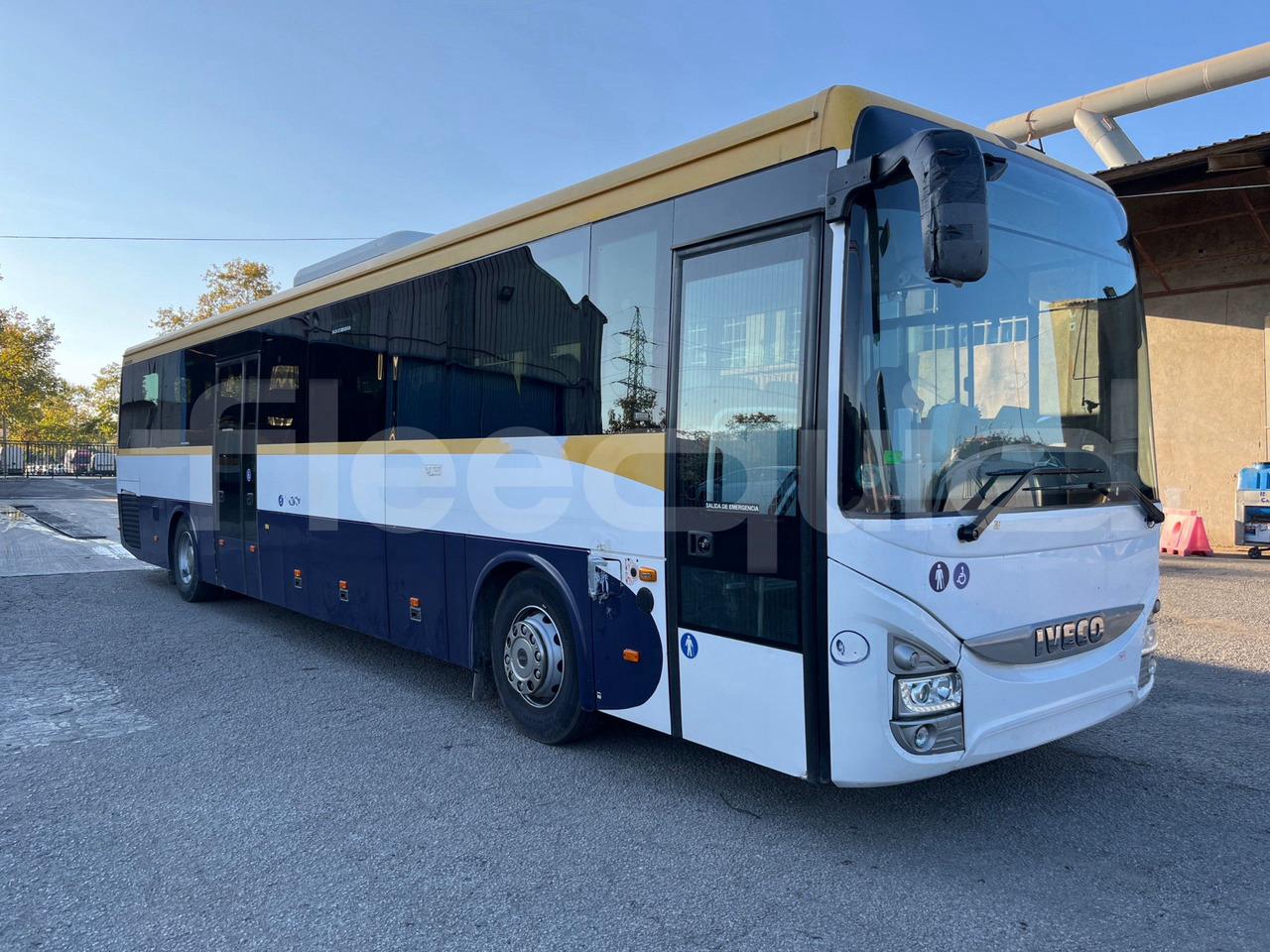 Iveco Crossway - حافلة سوبربان: صورة 1 Iveco Crossway - حافلة سوبربان: صورة 1