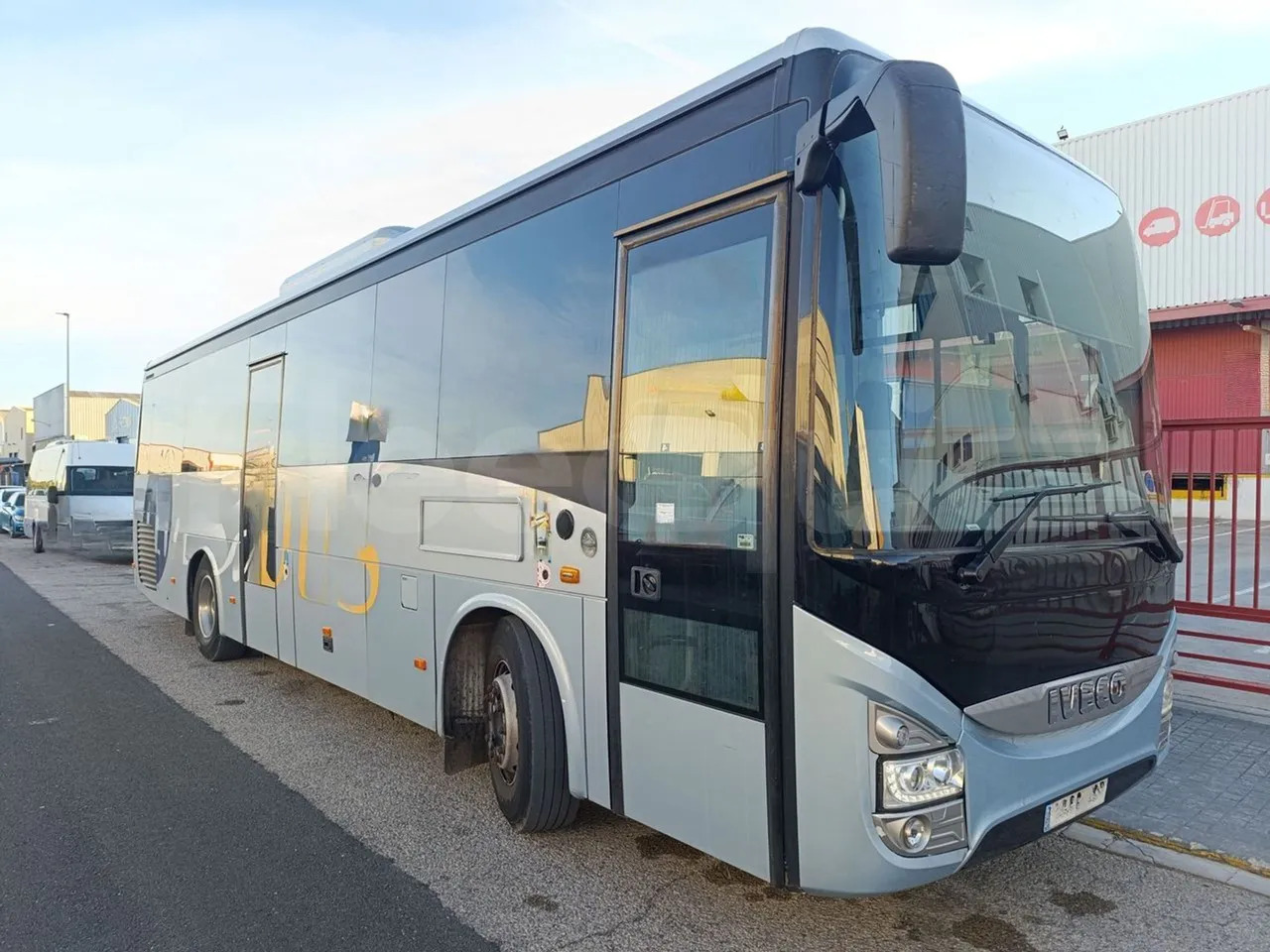 Iveco Crossway - مركبة كوتش: صورة 1 Iveco Crossway - مركبة كوتش: صورة 1