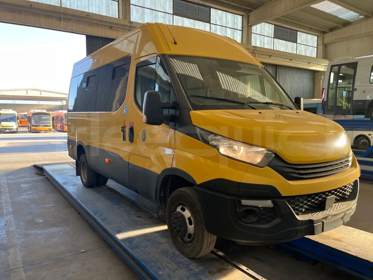 Iveco Daily - حافلة مدرسية: صورة 1 Iveco Daily - حافلة مدرسية: صورة 1