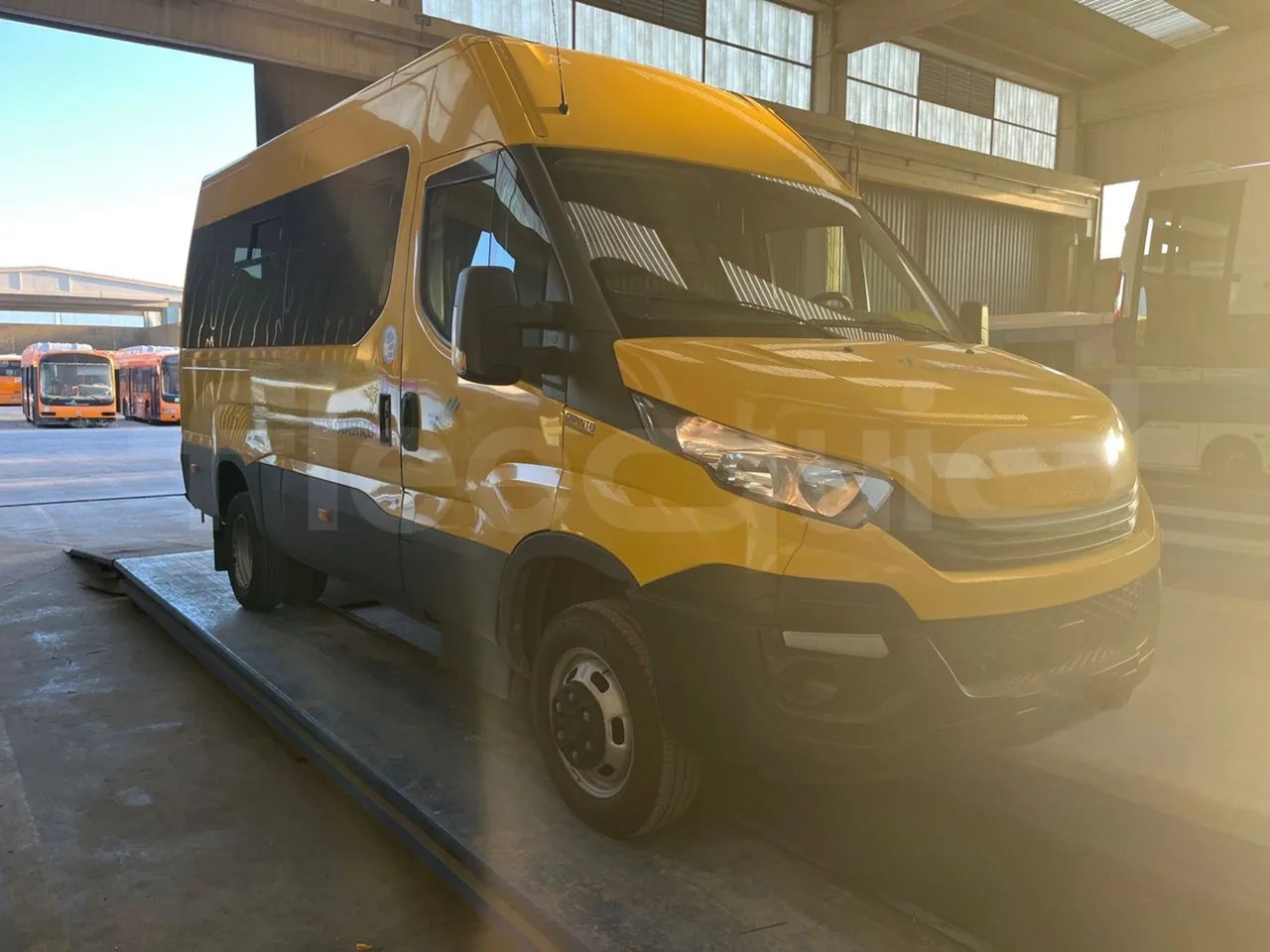 Iveco Daily - حافلة مدرسية: صورة 1 Iveco Daily - حافلة مدرسية: صورة 1