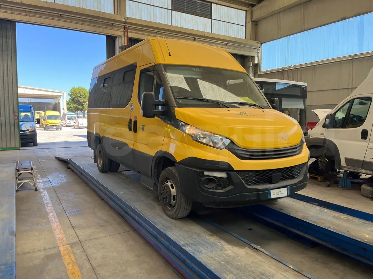 Iveco Daily - حافلة مدرسية: صورة 1 Iveco Daily - حافلة مدرسية: صورة 1