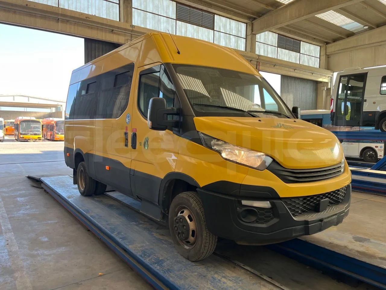 Iveco Daily - حافلة مدرسية: صورة 1 Iveco Daily - حافلة مدرسية: صورة 1