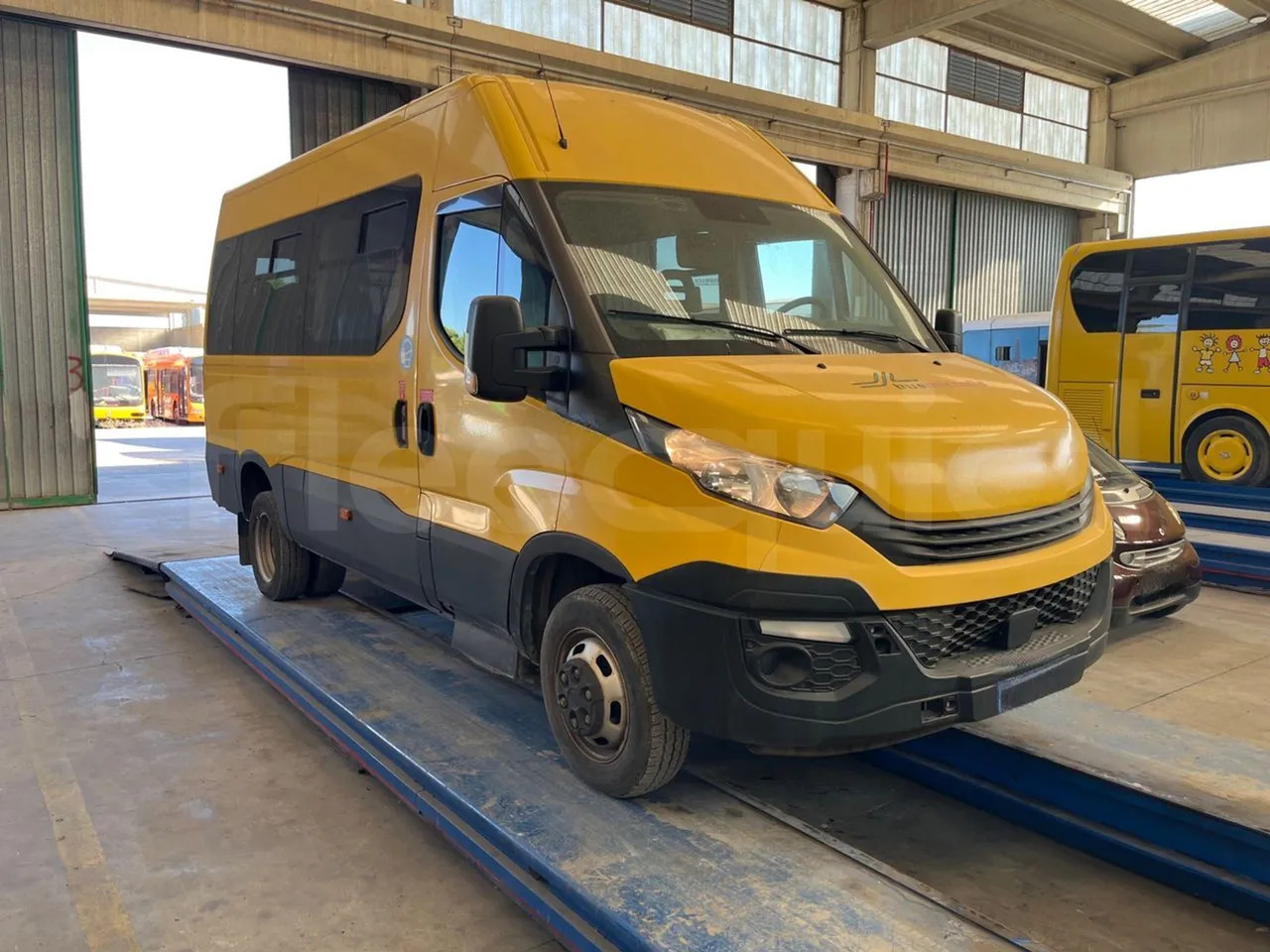 Iveco Daily - حافلة مدرسية: صورة 1 Iveco Daily - حافلة مدرسية: صورة 1