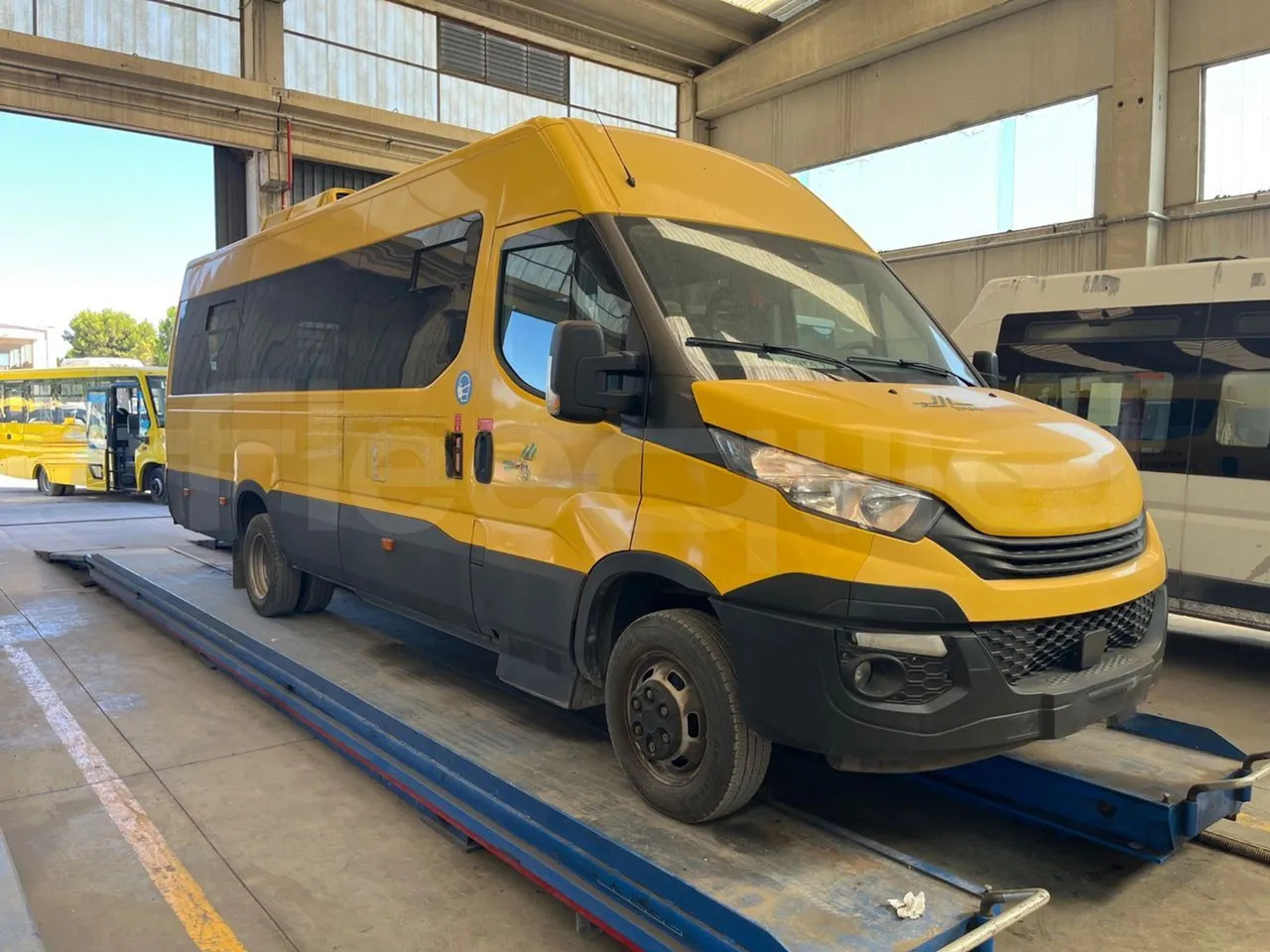 Iveco Daily - حافلة مدرسية: صورة 1 Iveco Daily - حافلة مدرسية: صورة 1