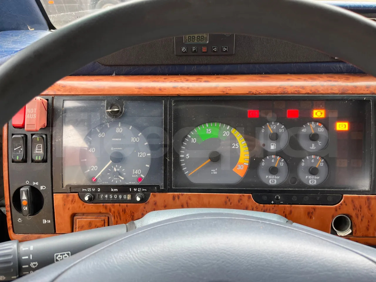 Mercedes-Benz Beluga - مركبة كوتش: صورة 3 Mercedes-Benz Beluga - مركبة كوتش: صورة 3