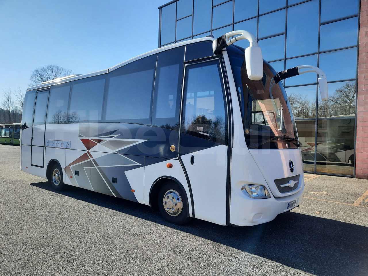 Mercedes-Benz MB1022 - مركبة كوتش: صورة 1 Mercedes-Benz MB1022 - مركبة كوتش: صورة 1