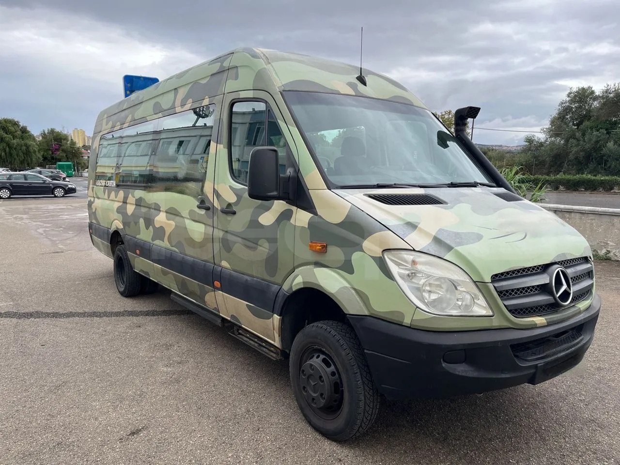 Mercedes-Benz Sprinter - حافلة سوبربان: صورة 1 Mercedes-Benz Sprinter - حافلة سوبربان: صورة 1