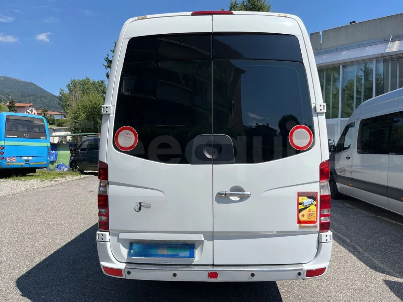 Mercedes-Benz Sprinter - حافلة سوبربان: صورة 5 Mercedes-Benz Sprinter - حافلة سوبربان: صورة 5