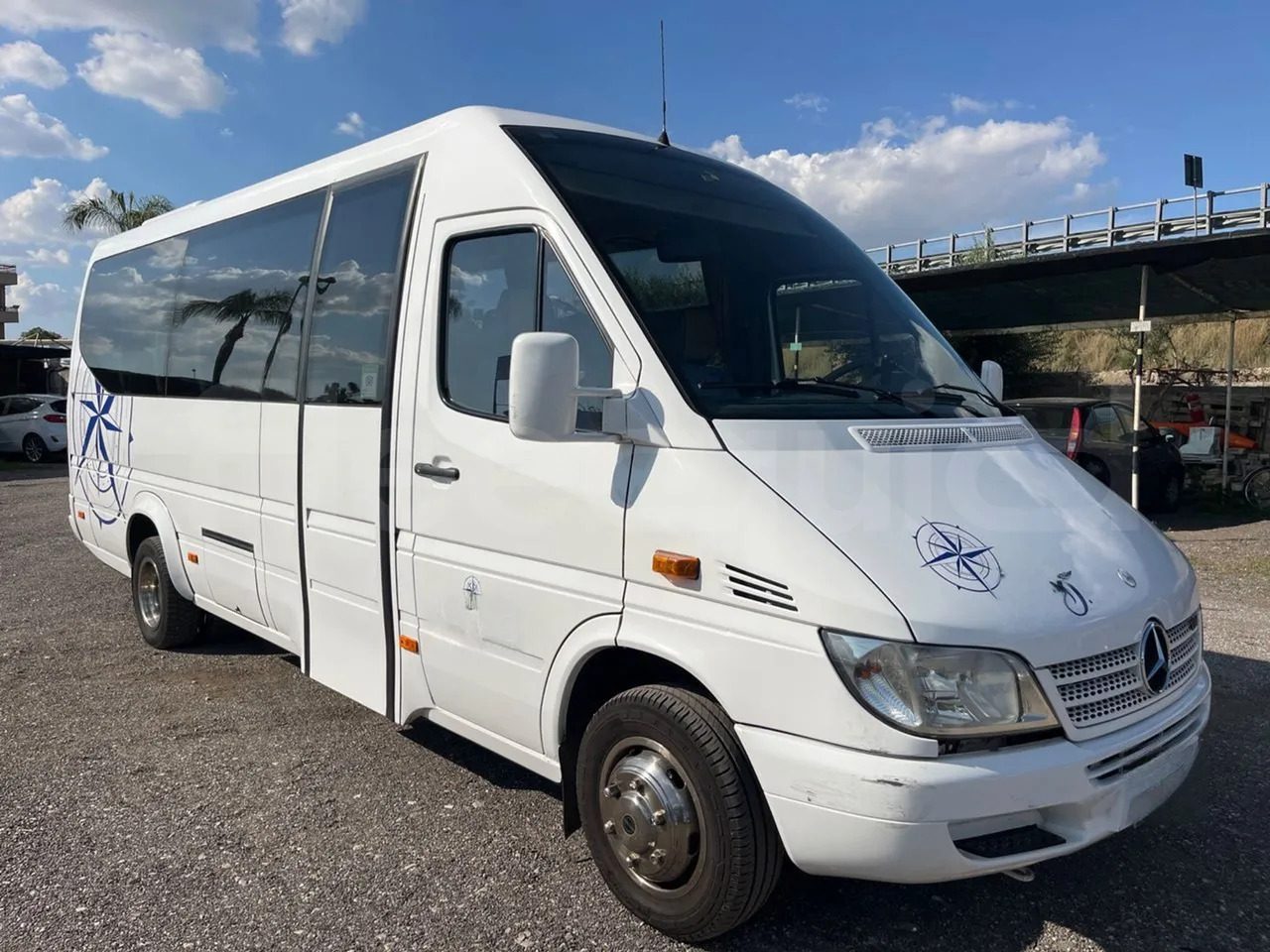 Mercedes-Benz Sprinter - حافلة سوبربان: صورة 1 Mercedes-Benz Sprinter - حافلة سوبربان: صورة 1