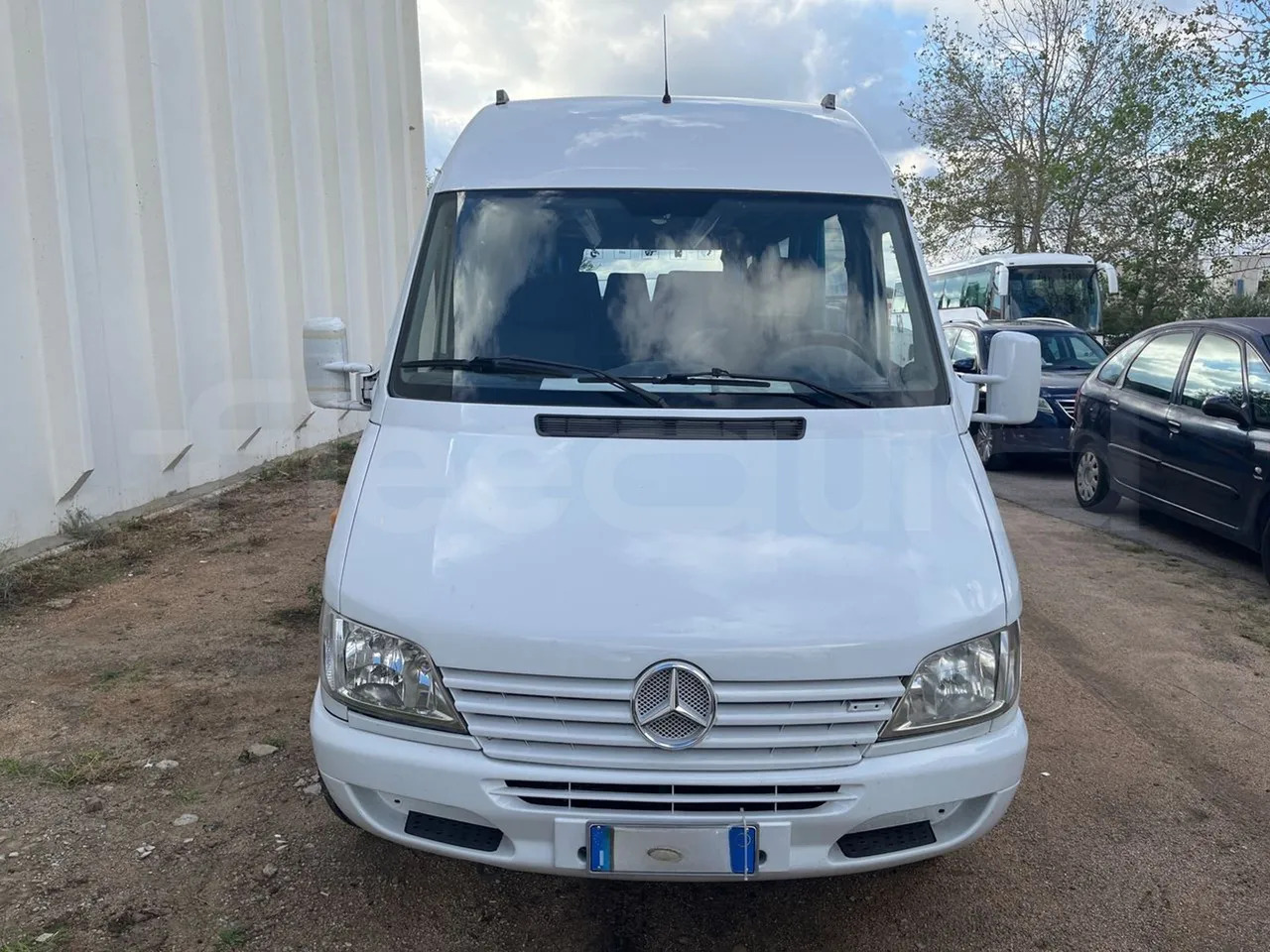 Mercedes-Benz Sprinter - حافلة سوبربان: صورة 2 Mercedes-Benz Sprinter - حافلة سوبربان: صورة 2